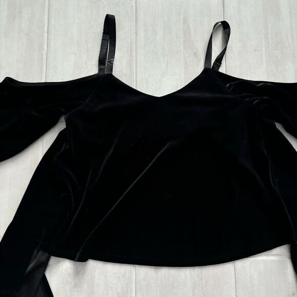 Romeo & Juliet Couture Black Velvet Cold Shoulder Open Back Tie Whimsigoth Witch - Picture 6 of 8